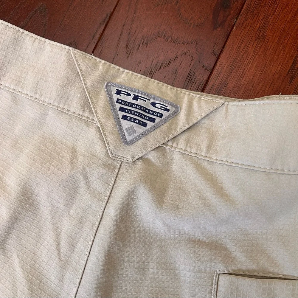 Columbia PFG Cargo Shorts Men’s Size 34 Beige 10” Inseam Fishing Performance